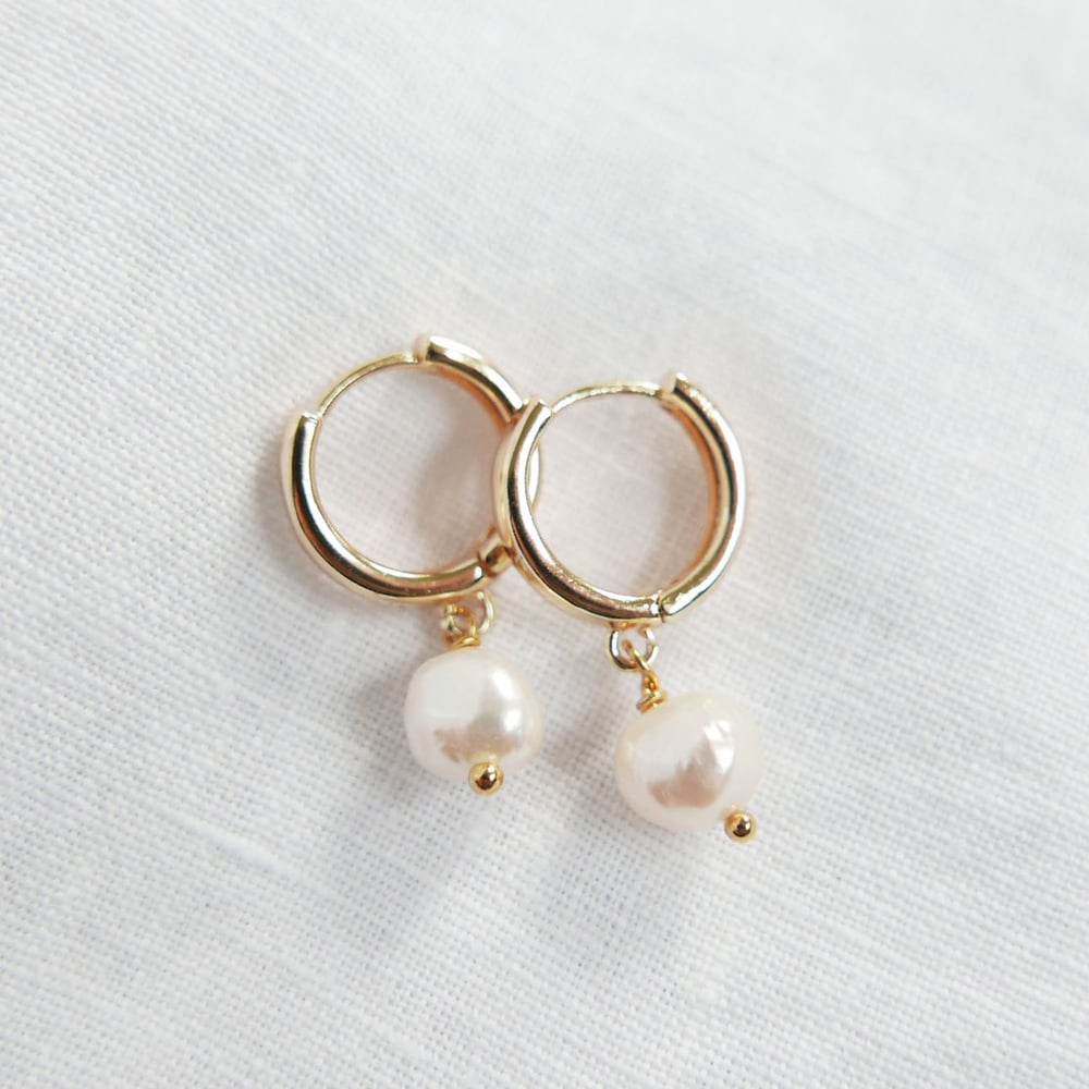 Goldie Hoops - Pearl