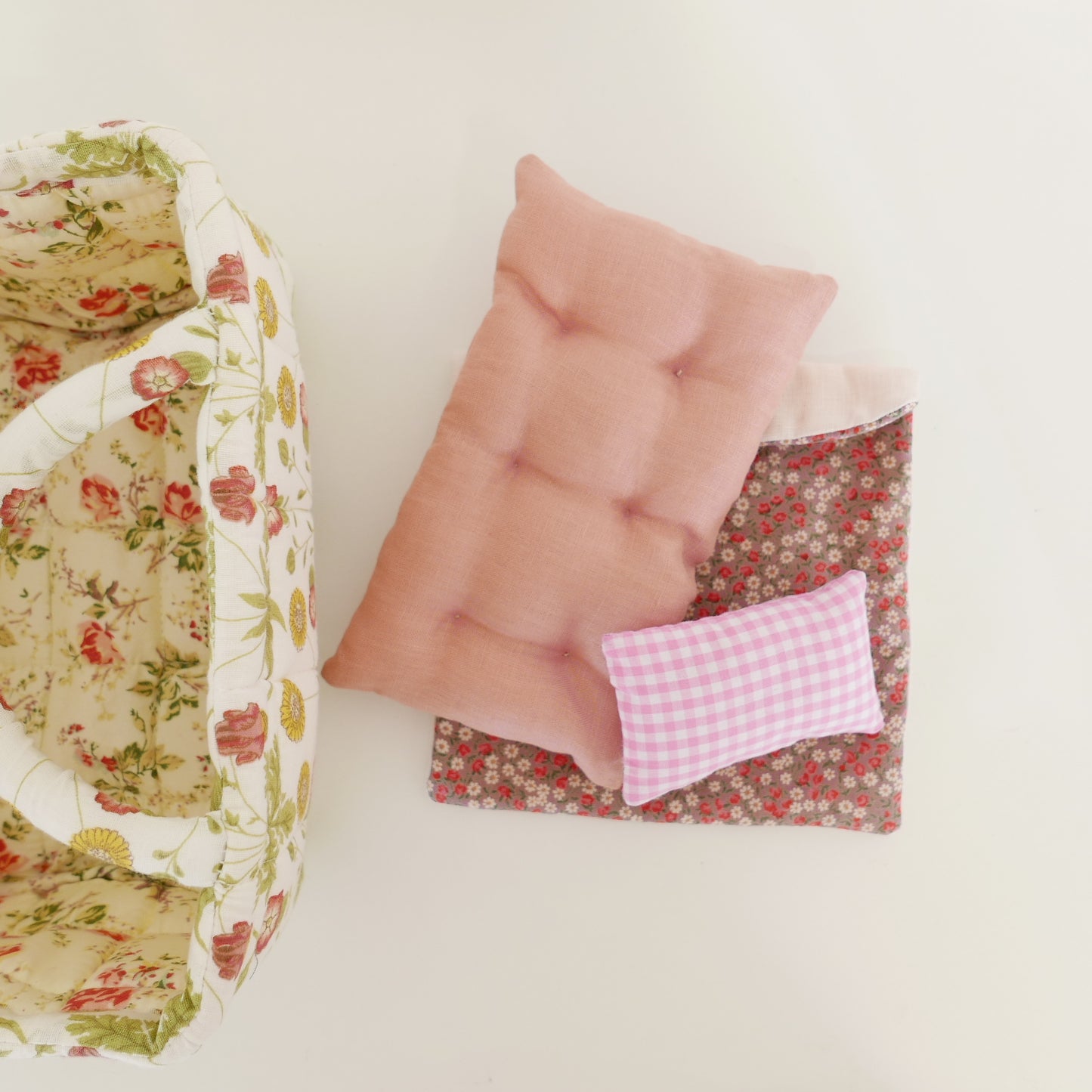 Carry Cot Dolls Bed - Summer Garden