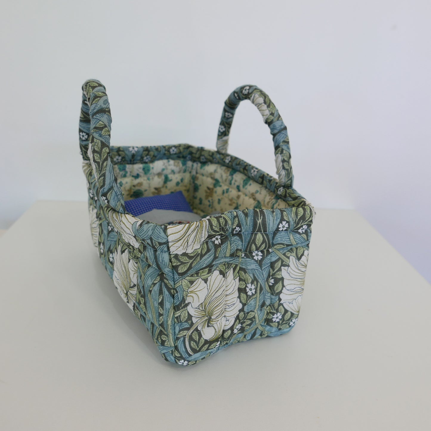 Carry Cot Dolls Bed - Deco