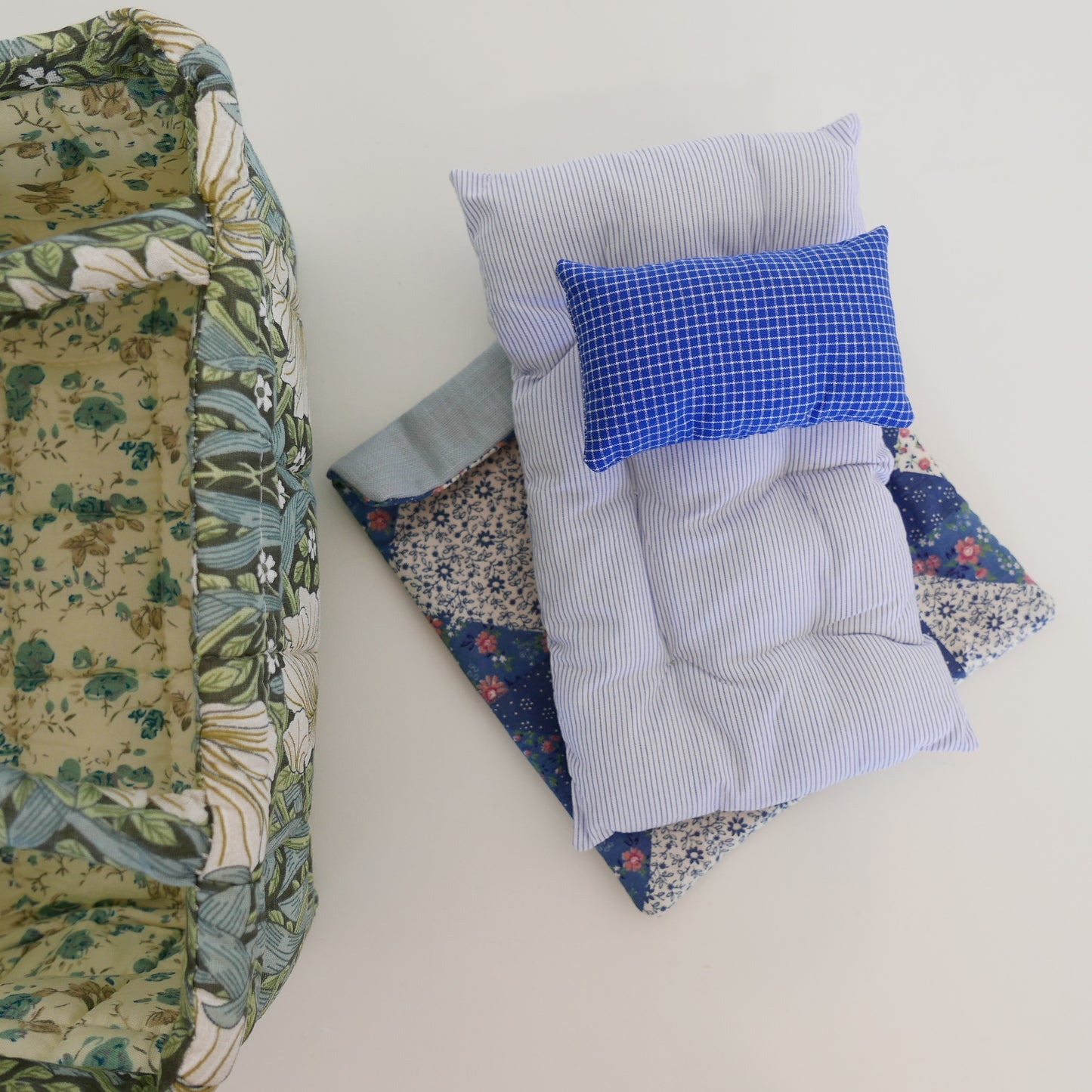 Carry Cot Dolls Bed - Deco