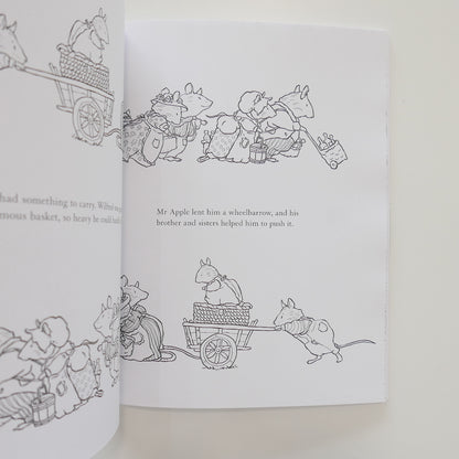 Brambly Hedge Nature Colouring Book