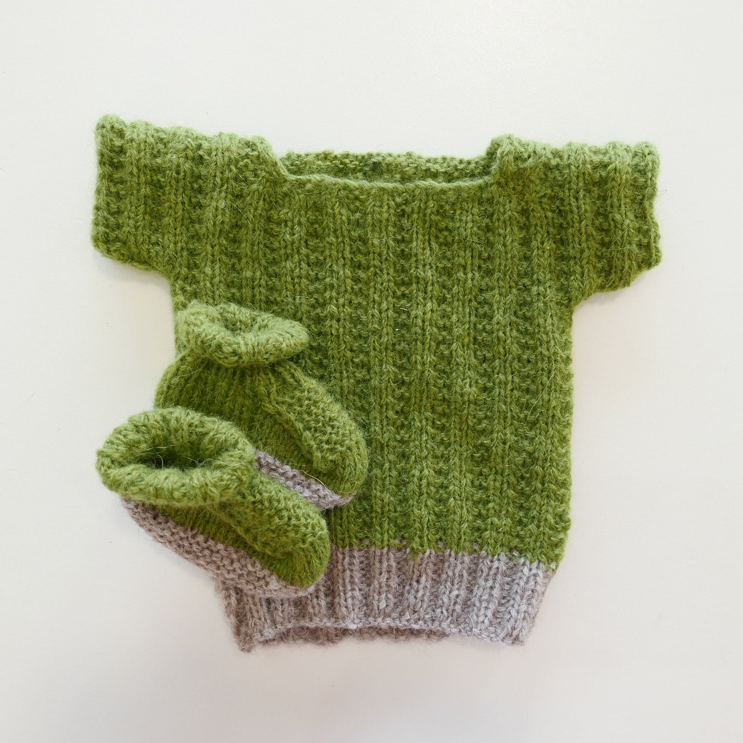 Knitted T Shirt with Booties in Pumpkin Seed + Grey