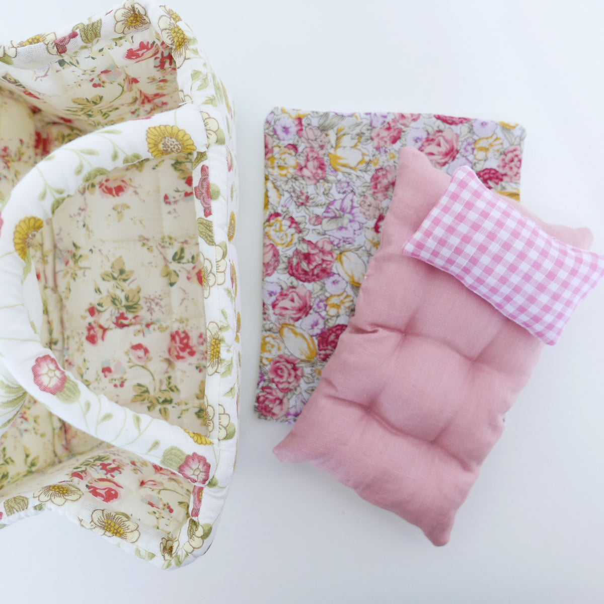 Carry Cot Dolls Bed - Summer Garden