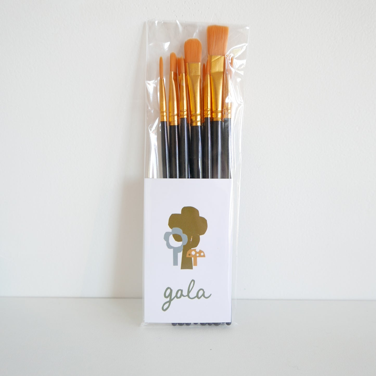 Set of paint brushes in a clear plastic packaging with 'gala' branding 