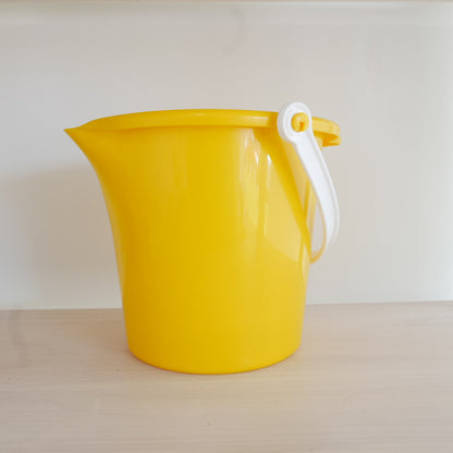 Summertime Bucket With Spout